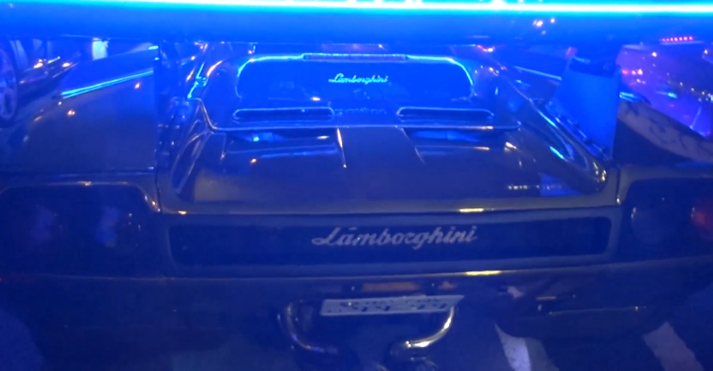 C'est Noël, on sort les guirlandes ! 3 DLEDMV_Lambo_Japan_Led_Supercar03