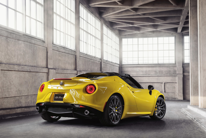 Alfa Romeo 4C Spider : Comme avant ! 8 DLEDMV Alfa 4C Spider Detroit004