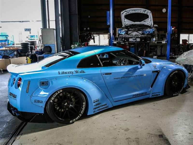 DLEDMV Liberty Walk & Armytrix Nissan GTR R35 009