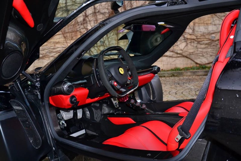 DLEDMV Black Laferrari Prague 05