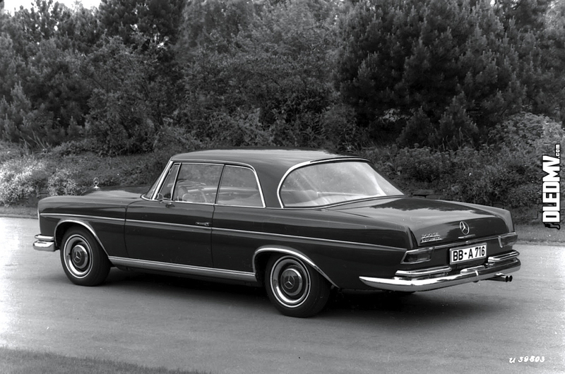 DLEDMV - Mercedes 250CE 69 airride Kevin - 35
