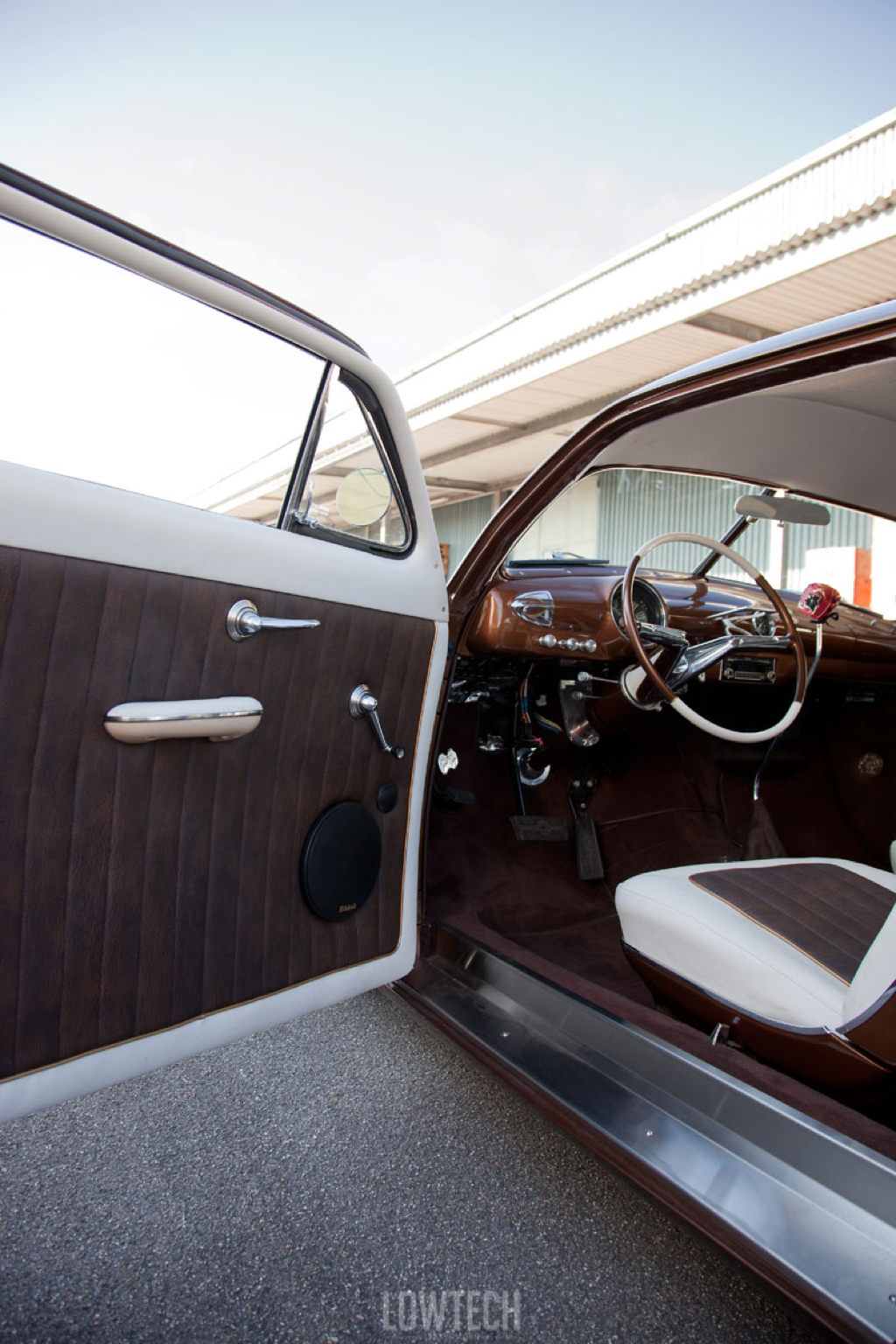 DLEDMV - Custom Ford Shoebox Chocolate - 04