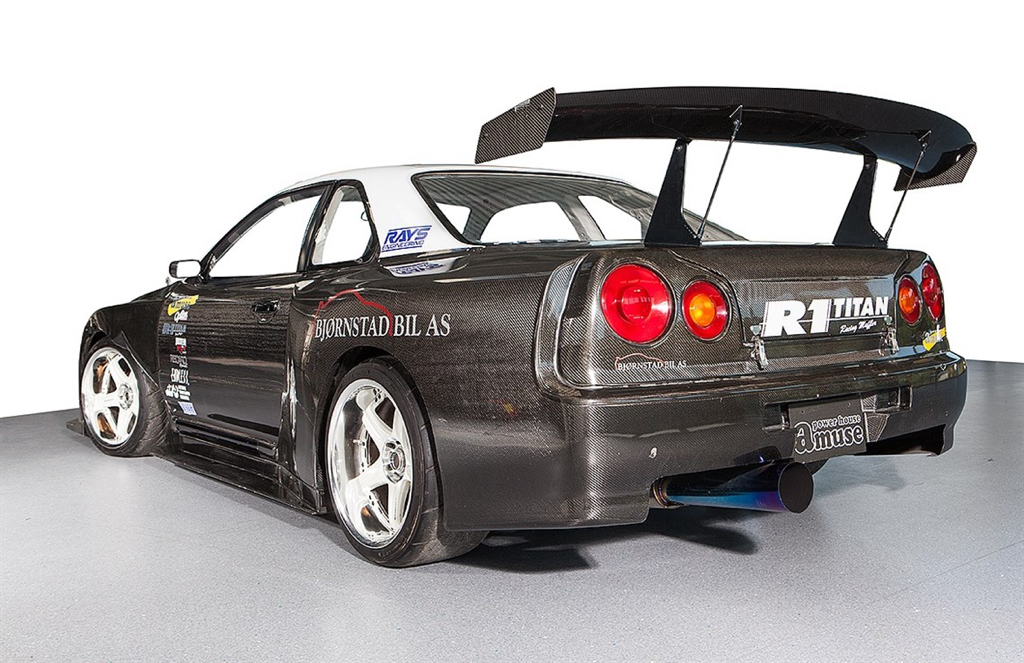 L'Amuse Carbon R dans votre garage ? C'est possible... 2 dledmv-skyline-r34-amuse-carbon-r-05