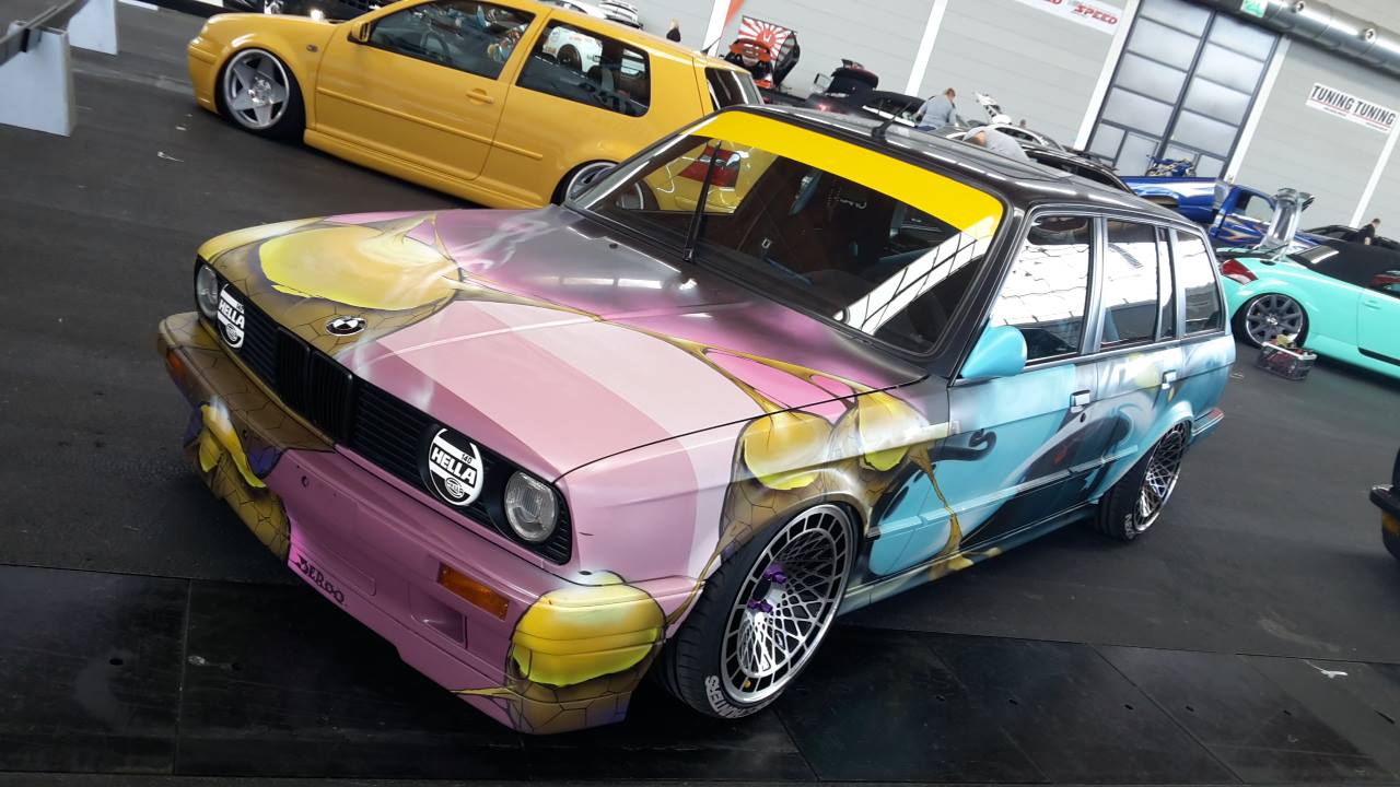 BMW E30 Touring - Stanced Art Car ! 4
