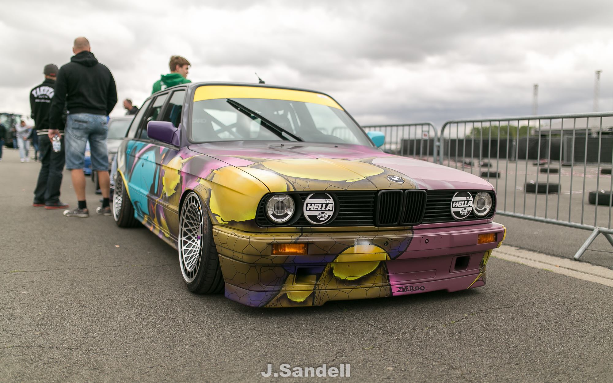 BMW E30 Touring - Stanced Art Car ! 3