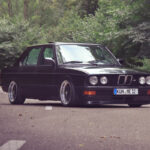 BMW 520i E28 - Kings of cruisin'