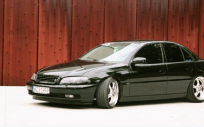 Opel Omega… Posée et jantée… Si si , ça existe !