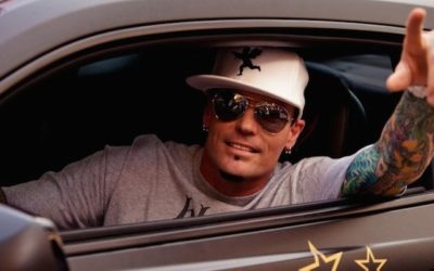 A fond : Vanilla Ice – « Ice Ice Baby » & « Men and Motors »