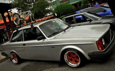 Slammed Volvo 242 GT … En Suède on appelle ça le « Zgob » !