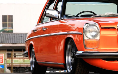 Slammed Mercedes W114 – Orange Mécanique !