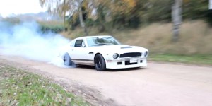Aston V8 turbo qui cire le bitume ... Shocking !