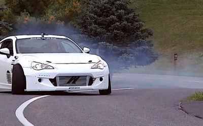 Ryan Tuerck fait fumer une Scion FR-S
