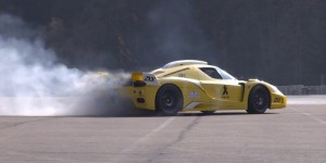 Burnout & donuts en Ferrari Enzo ZXX Edo Compétition