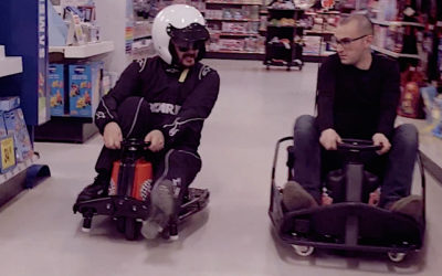 Voilà ce qu&rsquo;il se passe quand tu lâches 2 Petrolheads dans un magasin de jouets…