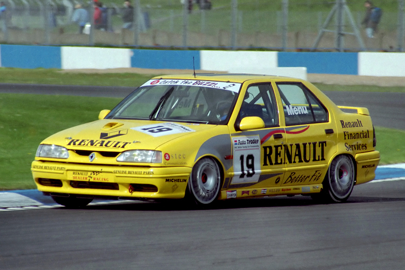 Renault Laguna BTCC... Domptée sur la piste par Alain Menu ...