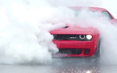 Dodge Challenger Hellcat… Burning tyres !