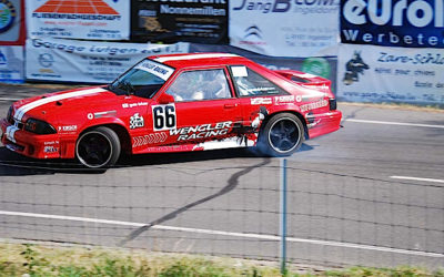 Hillclimb Monster : Ford Mustang V8… Par la portière !