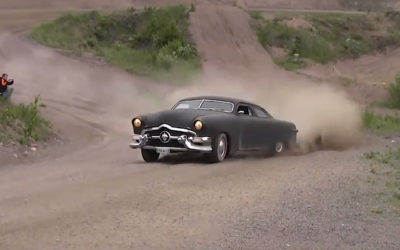 Freak Race en Ford 49… De la poussière et des V8