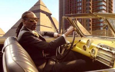 A fond : Snoop Dogg Ft. The Doors – « Riders On The Storm »