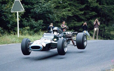 Onboard : Jean Pierre Beltoise à Montlhéry en 66