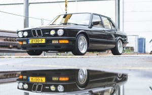 BMW M5 E28 - Première du nom...