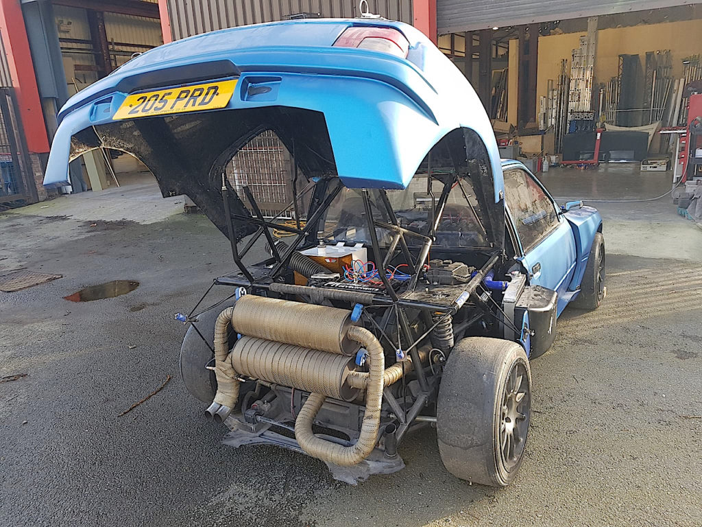 Peugeot 205 Twin V6... Sont fous ces anglais ?! 9