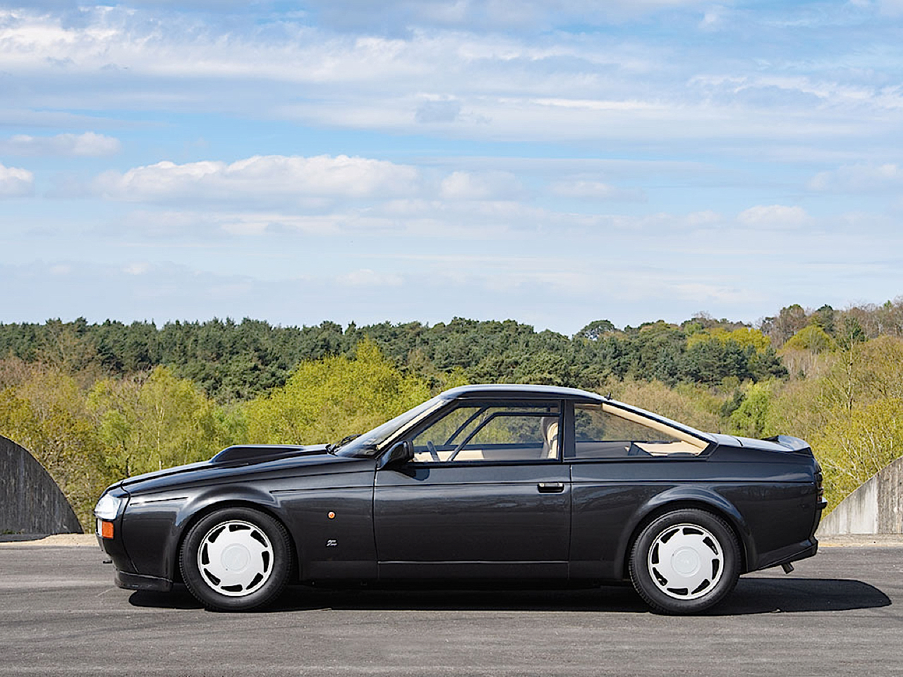 Aston martin v8 zagato