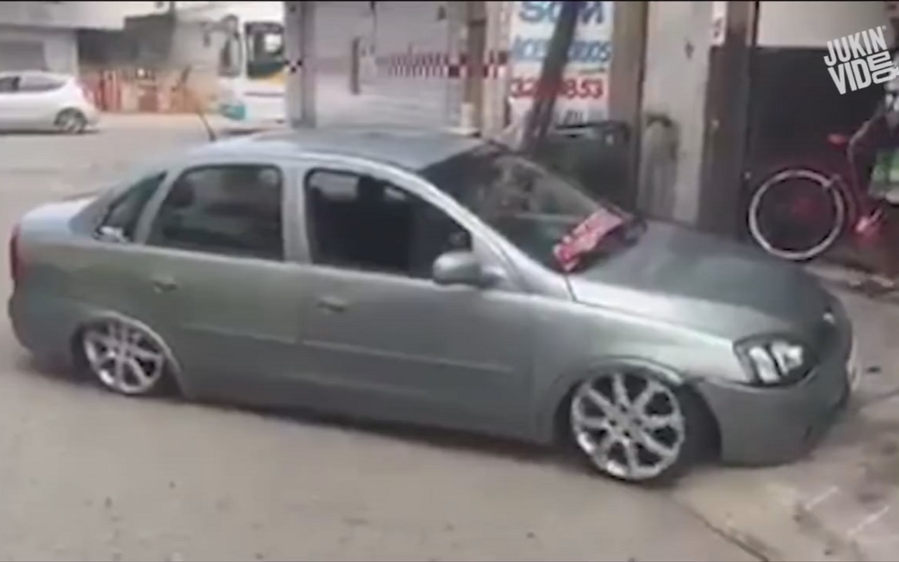 Stance fails – Michel sort du garage !