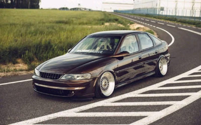 Slammed Opel Vectra… Pari osé !