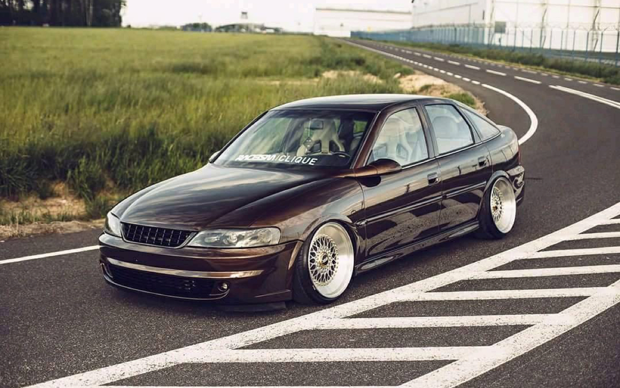 Slammed Opel Vectra… Pari osé !