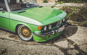 Slammed BMW E3 Bavaria - Allez, on se met un peu au vert !