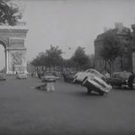 Drift sur les Champs Elysées... Où est la DeLorean ??