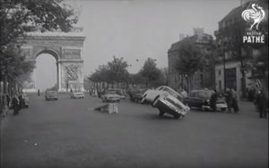 Drift sur les Champs Elysées... Où est la DeLorean ??