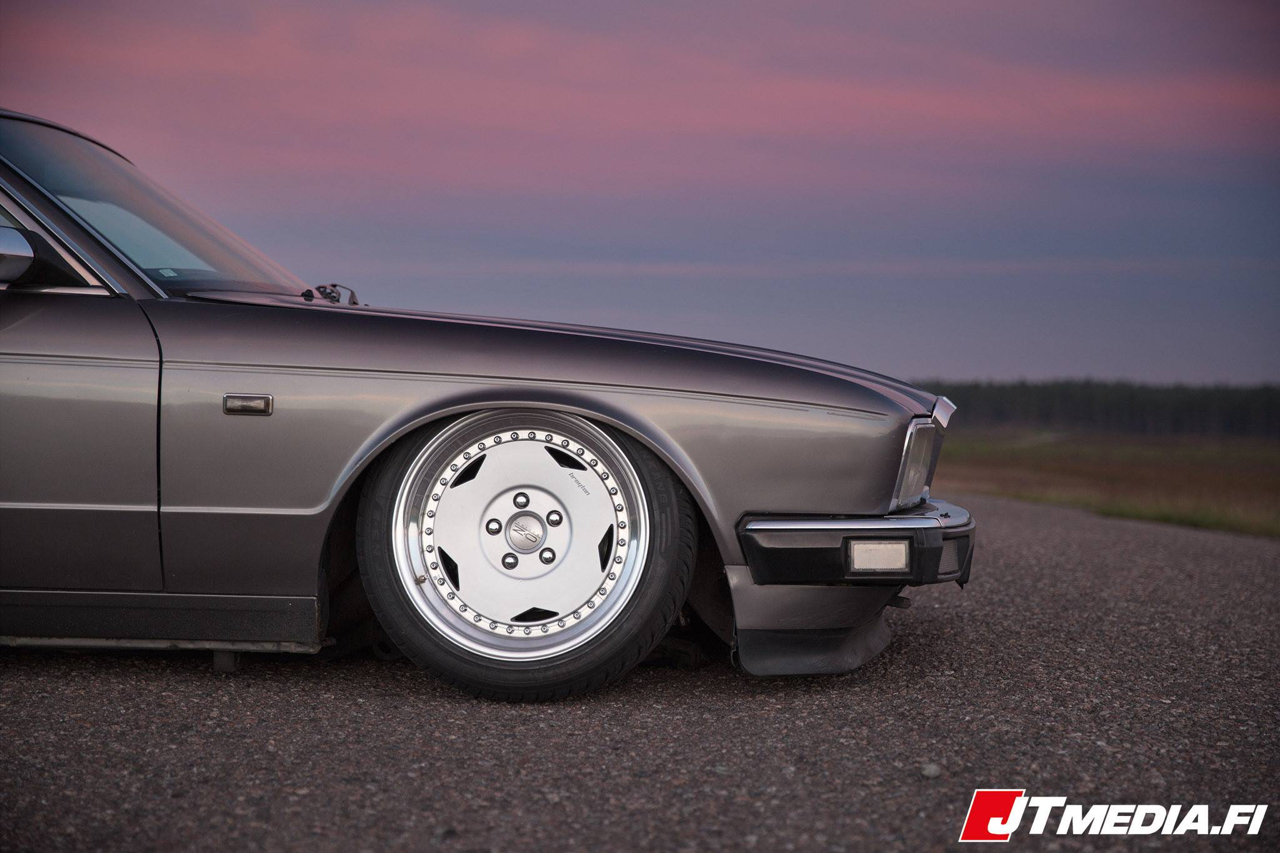 Jaguar xj stance