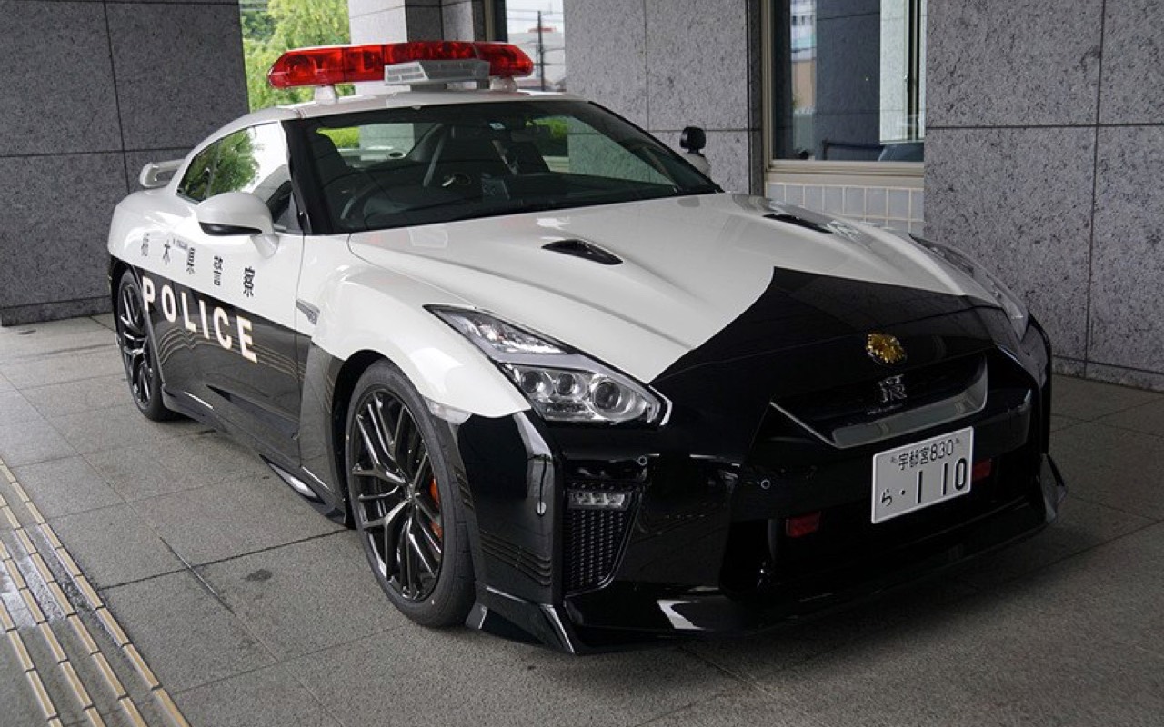 Nissan gtr police