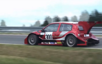 Hillclimb Monster : La fusion entre une Clio et une Laguna BTCC