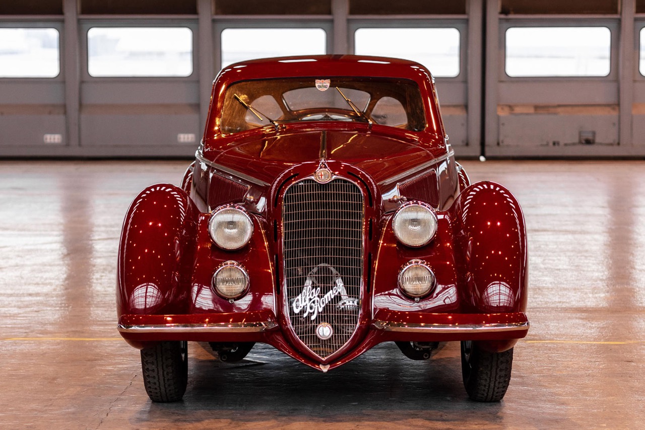 Alfa Romeo 8C 2900B Touring Berlinetta - Leggendario... 12