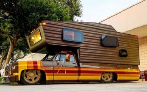#SEMA 2019 : Brown Sugar Camper - Le camping Chevy C20 version lowww...