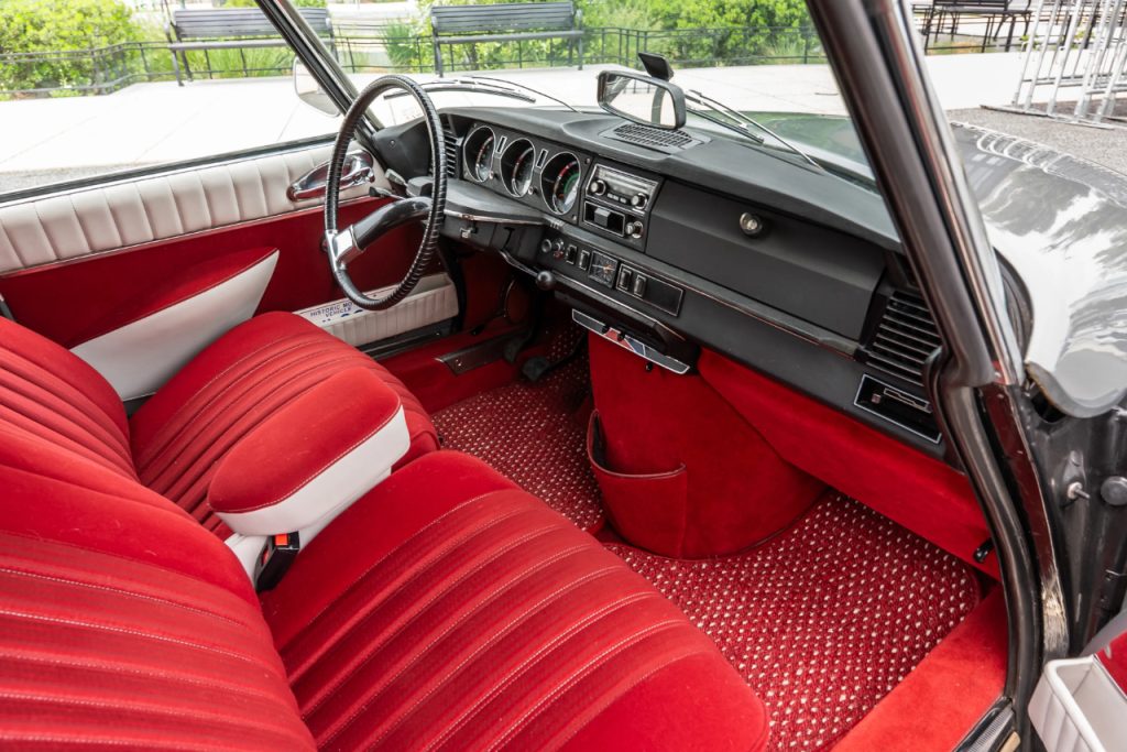 Ces voitures qui n'étaient pas comme les autres... 77