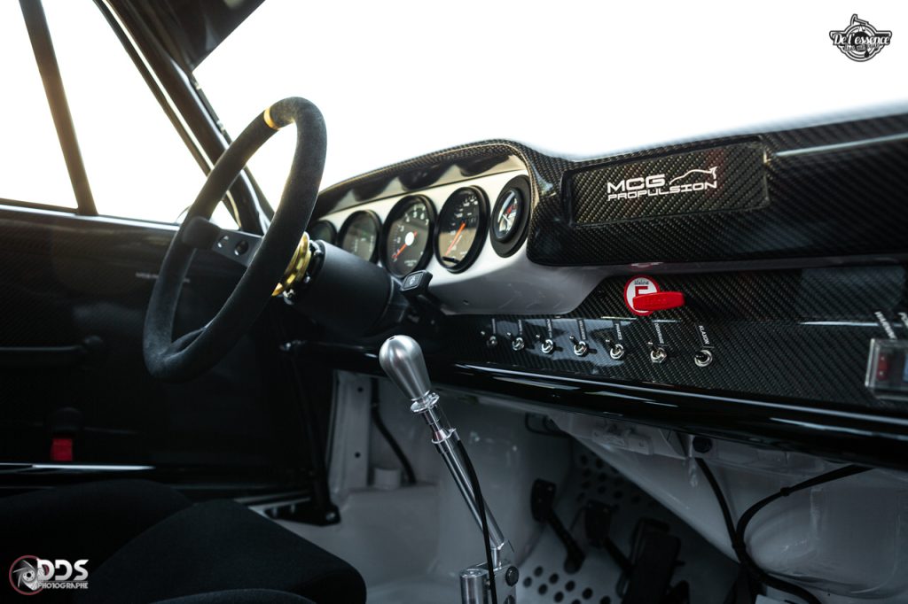 Porsche 911 RSR - 50% restomod, 50% course, 100% MCG Propulsion 30