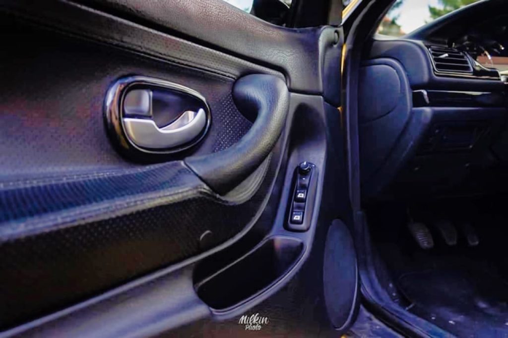 Peugeot coupé 406 V6... Elle manque pas d'air ! 12