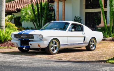 &rsquo;66 Ford Mustang – Supercharged Coyote par Classic Recreation.