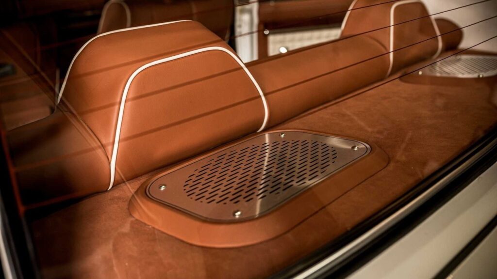 AvtoVAZ Lada 2101... A moins que ce soit une Bentley ! 18