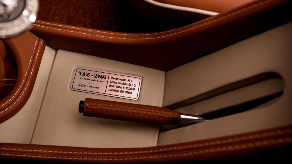 AvtoVAZ Lada 2101... A moins que ce soit une Bentley ! 15