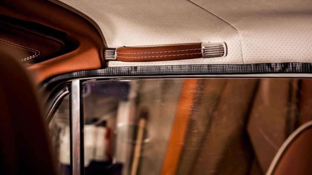 AvtoVAZ Lada 2101... A moins que ce soit une Bentley ! 14