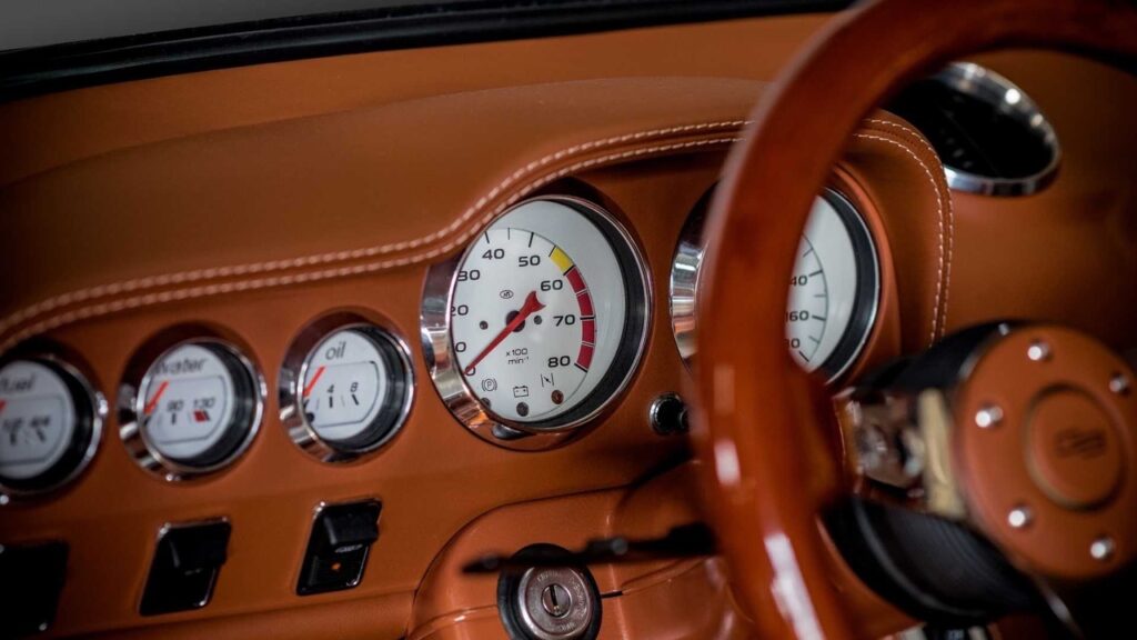 AvtoVAZ Lada 2101... A moins que ce soit une Bentley ! 10