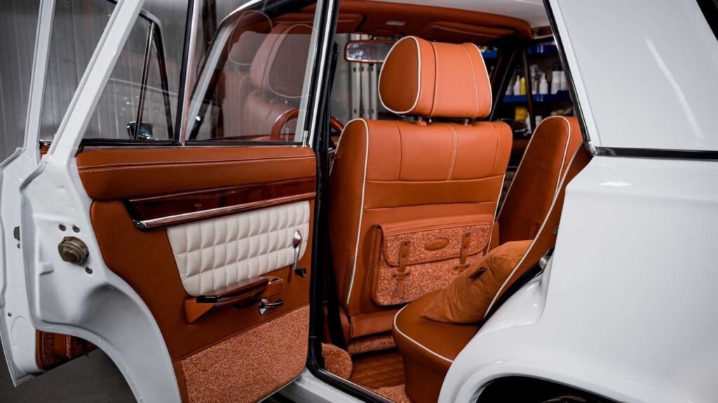 AvtoVAZ Lada 2101... A moins que ce soit une Bentley ! 6