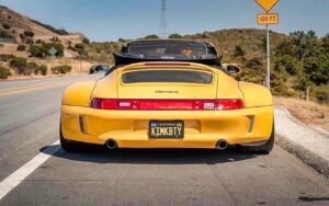 Porsche 993 Cab' RWB... et en plus, elle est jaune !