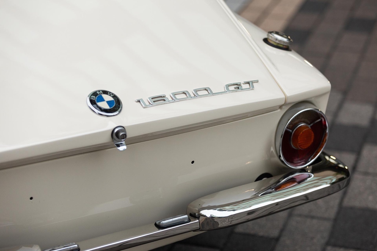 '68 BMW 1600 GT - Le reflet dans la Glas... 8