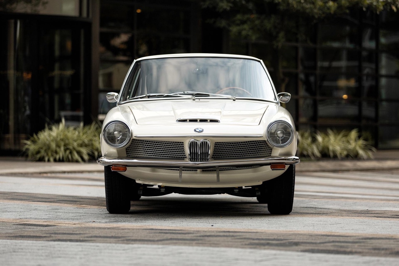 '68 BMW 1600 GT - Le reflet dans la Glas... 4